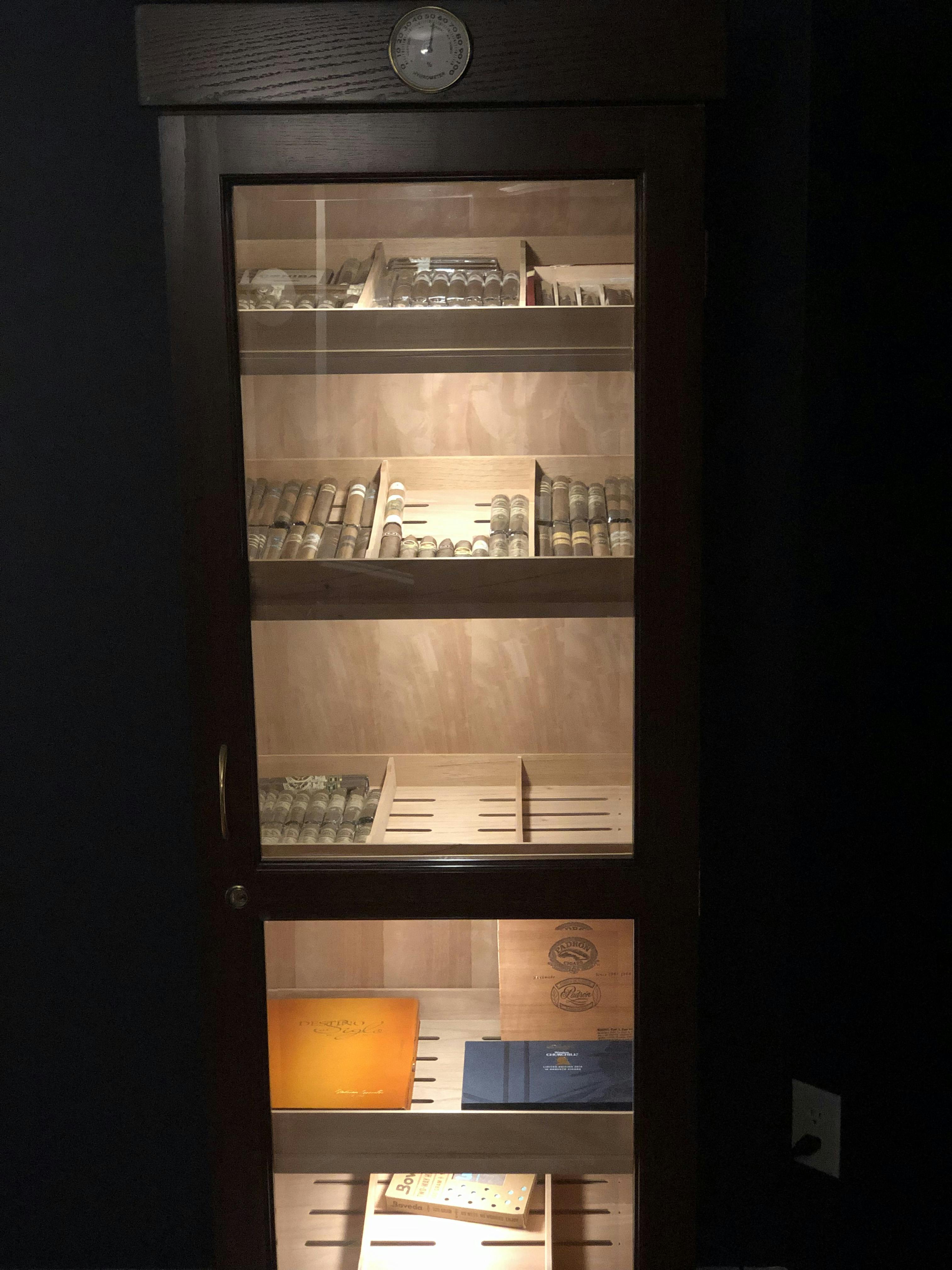 Tower of Power Display Humidor Quality Importers Mahogany 3000 Cigar